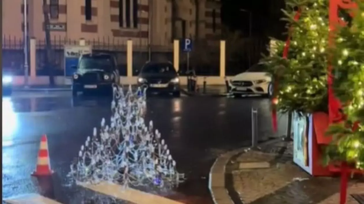 decorațiuni de Crăciun doborâte de vânt