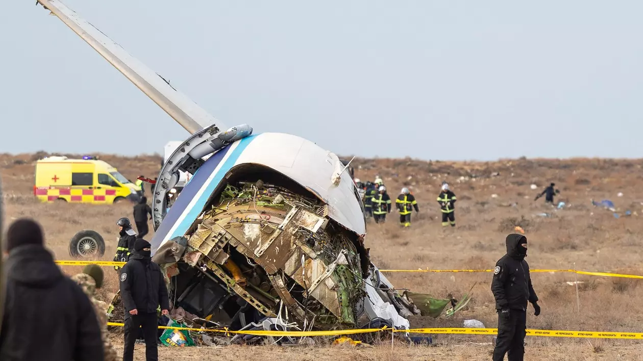 Imagine de la locul prăbușirii avionului în Aktau, Kazahstan. Foto profimedia