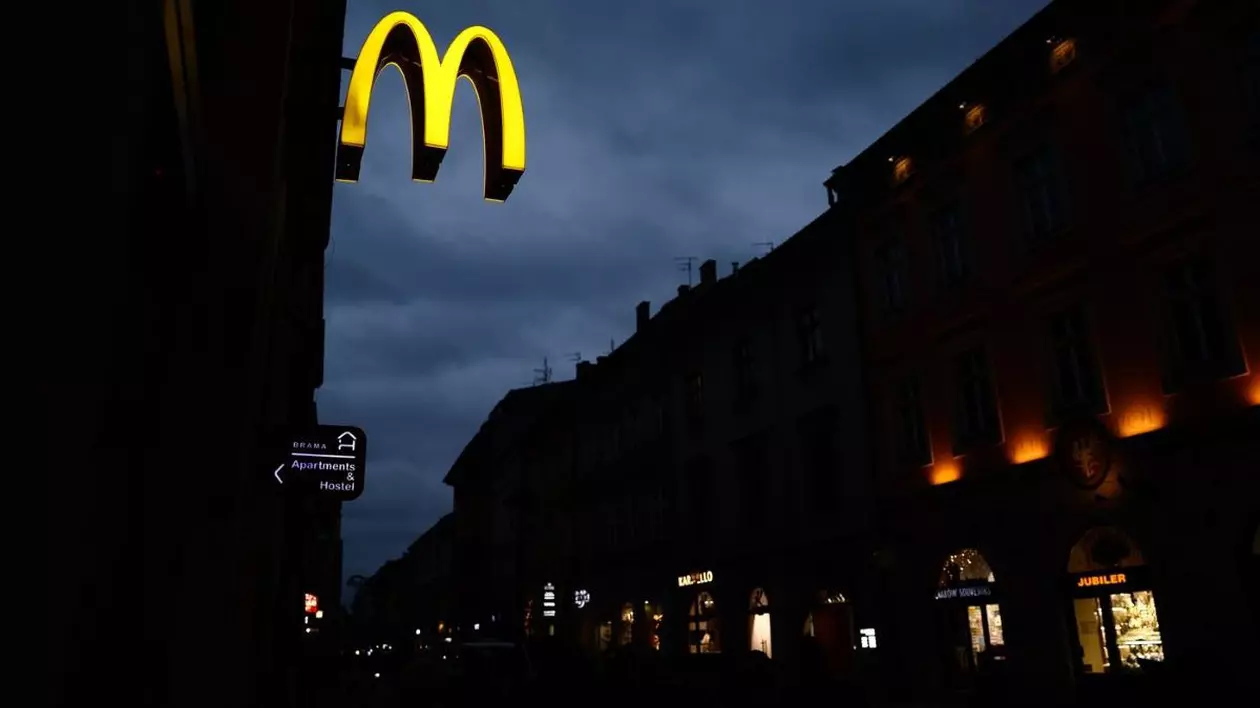 Restaurant McDonald's la stradă