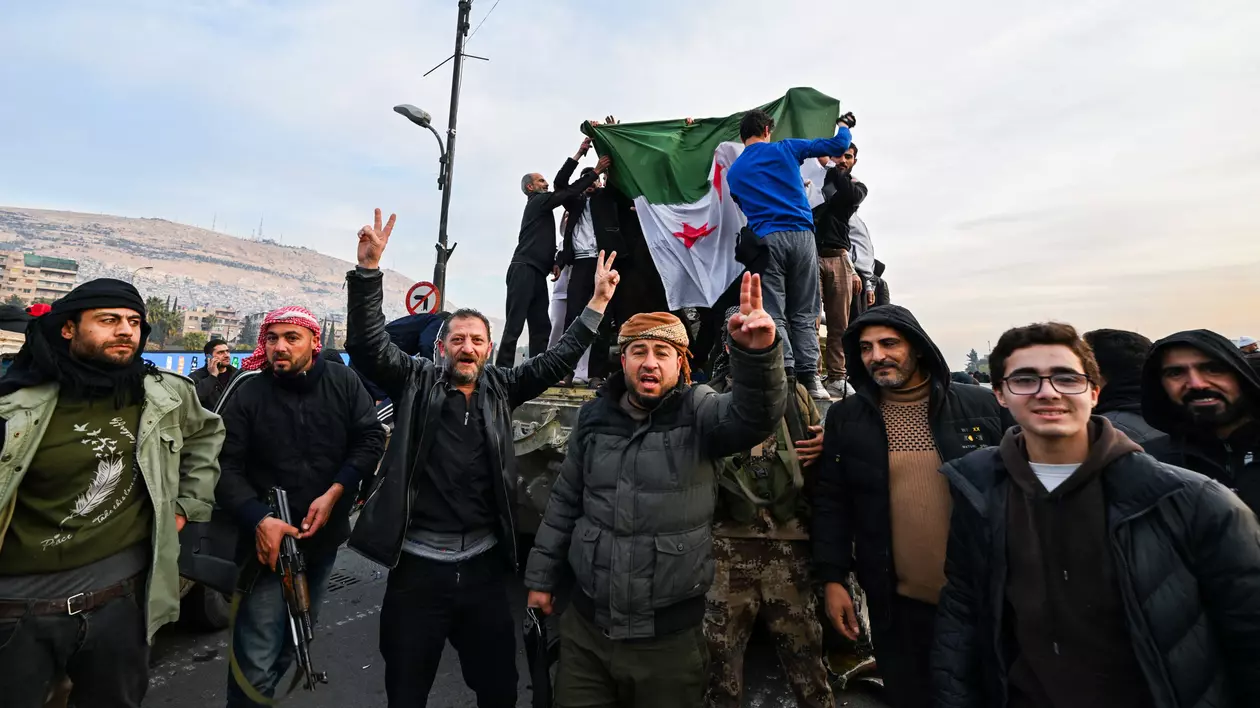 Piața Umayyad, Damasc. Localnici sărbătoresc căderea lui Bashar al-Assad Foto: Profimedia