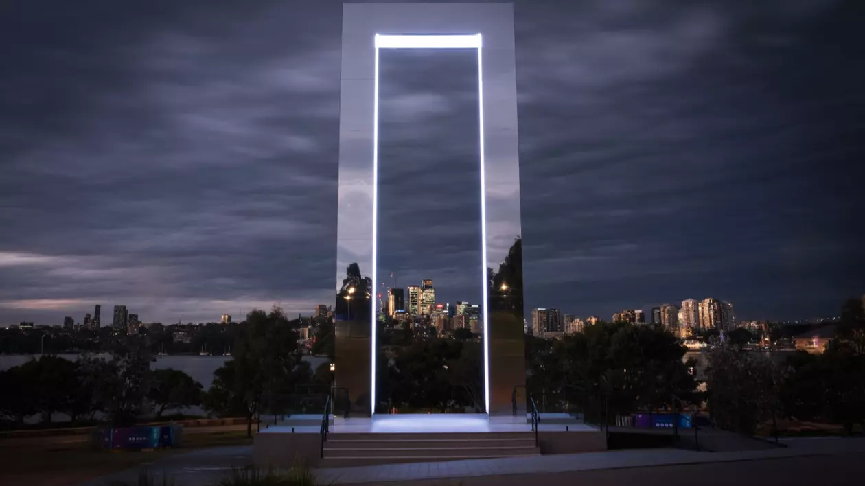 „Portalul Libertății”, instalație luminoasă de mari dimensiuni la Timișoara, la 35 ani de la Revoluție