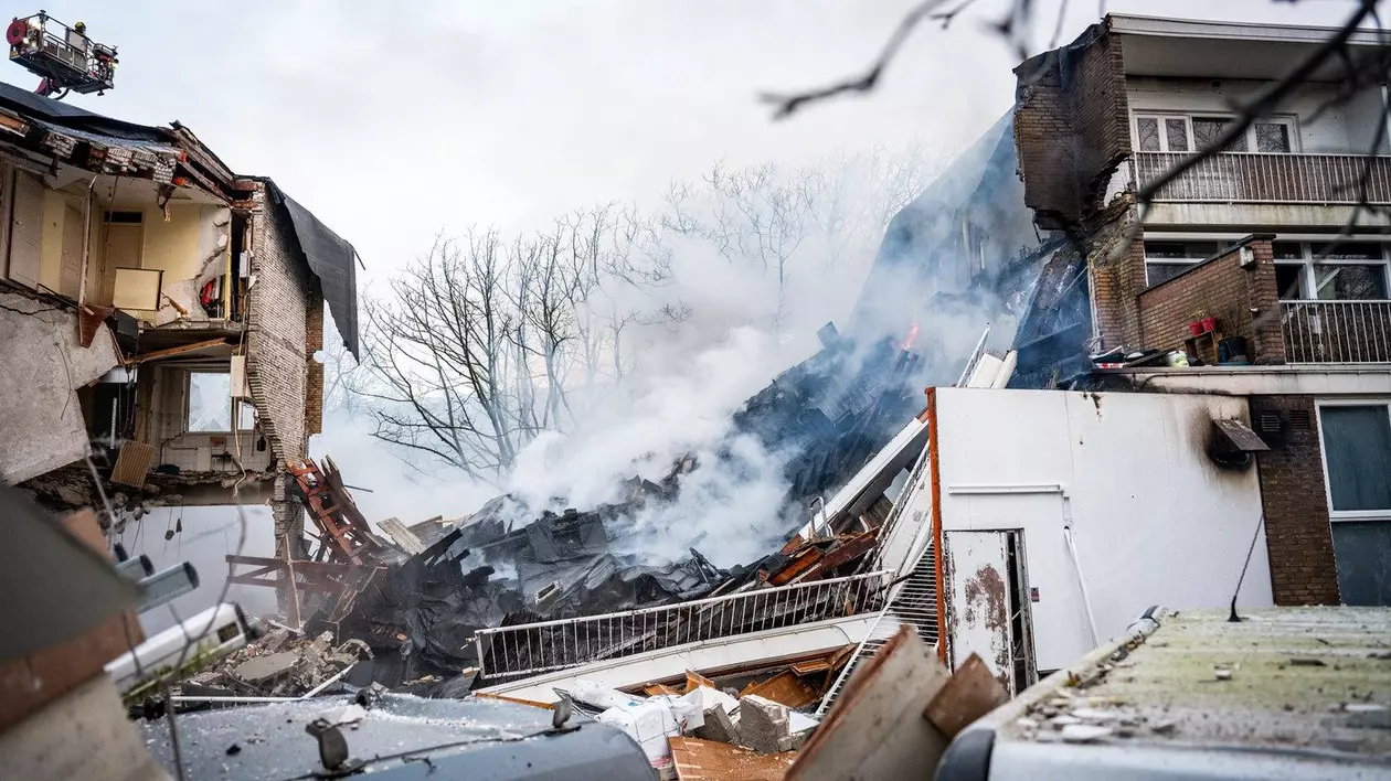 Incendiu puternic în Haga după o explozie care a dus la prăbușirea unui bloc cu trei etaje