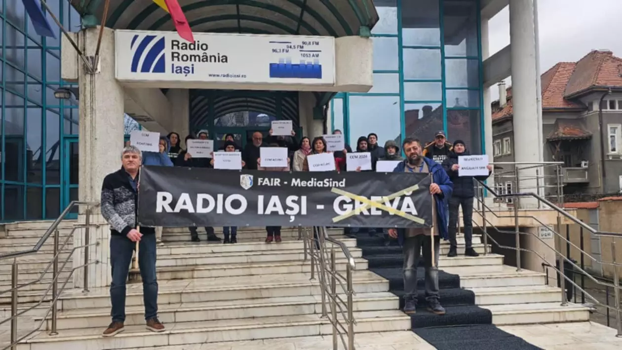 Continuă protestele la Radio Iași: angajații cer contract colectiv de muncă și acuză conducerea națională că pierde banii din rectificarea bugetară