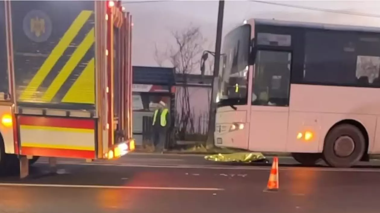 Tragedie pe DN 28: O femeie din Iași, lovită mortal de un autoturism și un autobuz