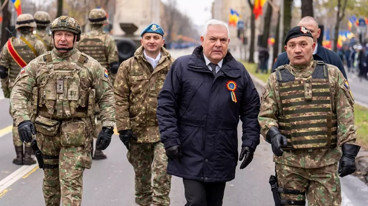 Angel Tîlvar, ministrul Apărării, la parada de 1 Decembrie 2024, înconjurat de militari