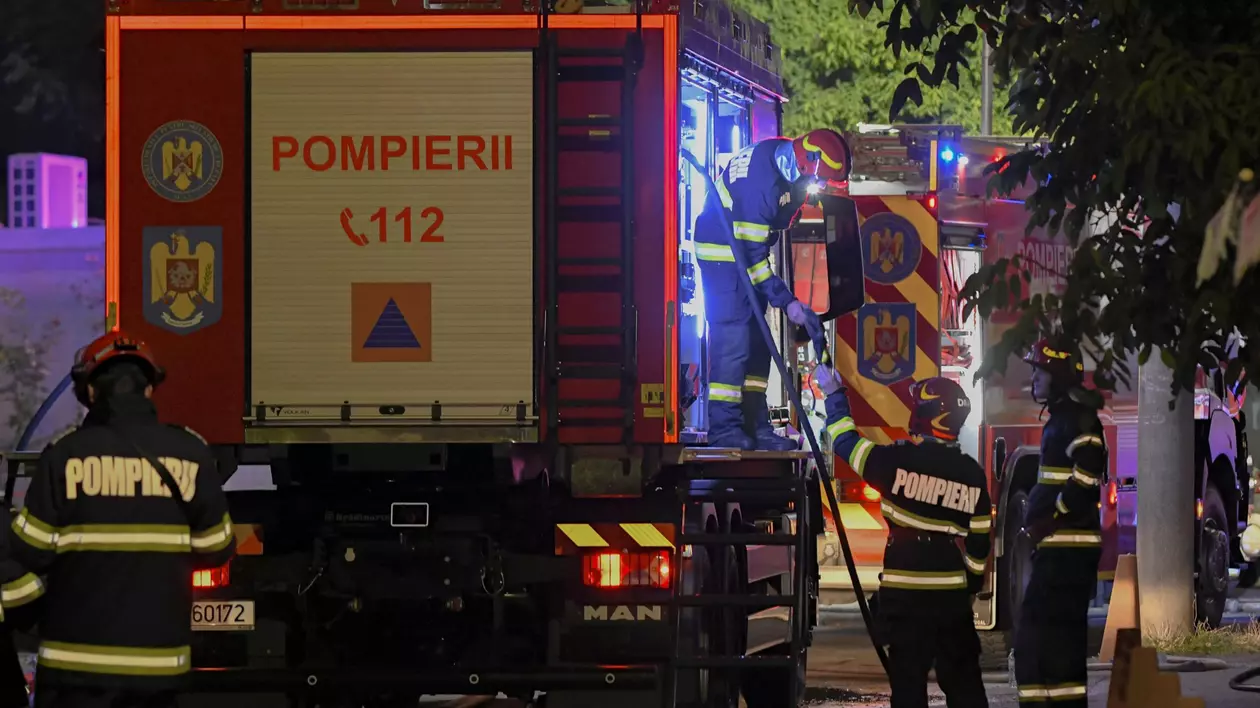 Autospecială pompieri.