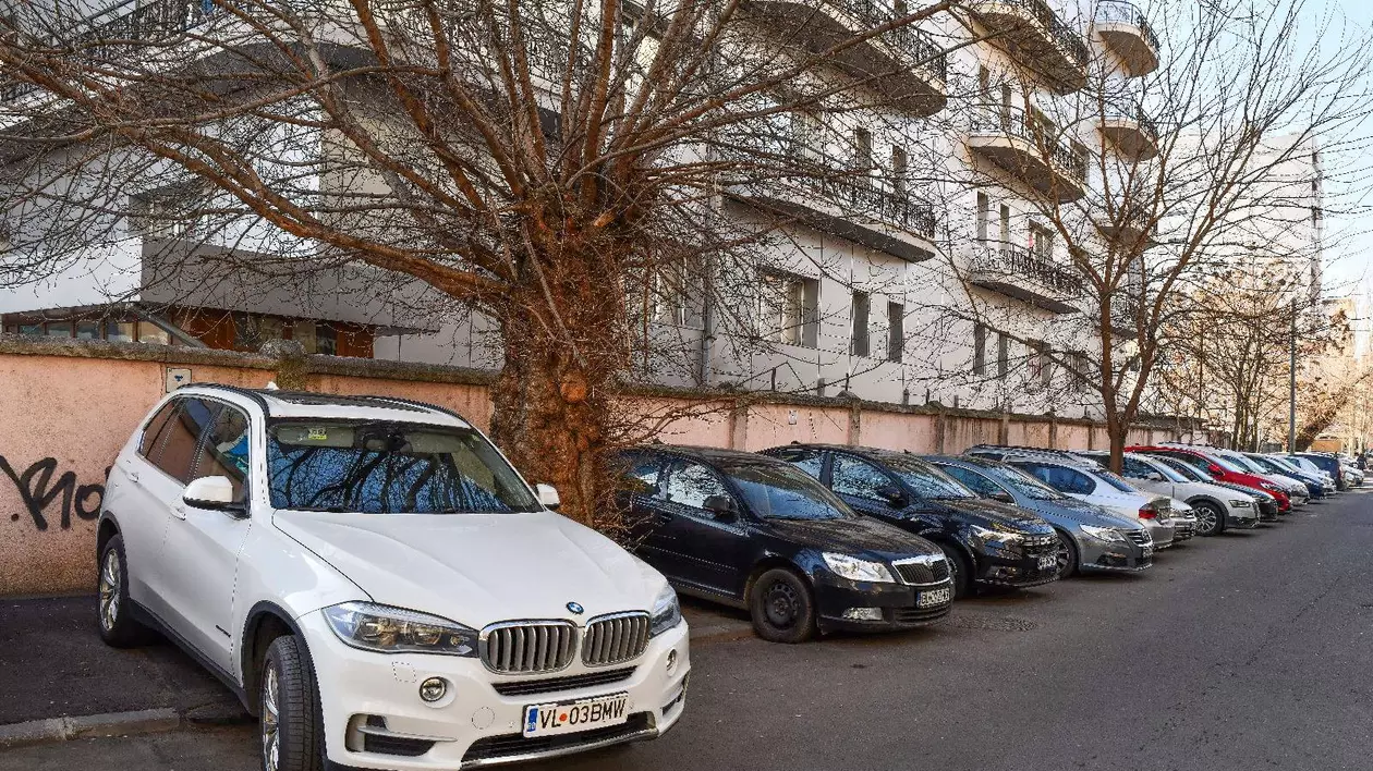 Trotuarele vor fi eliberate de mașinile parcate, într-o zonă importantă din București. Ciprian Ciucu: „Nu stau la discuții”