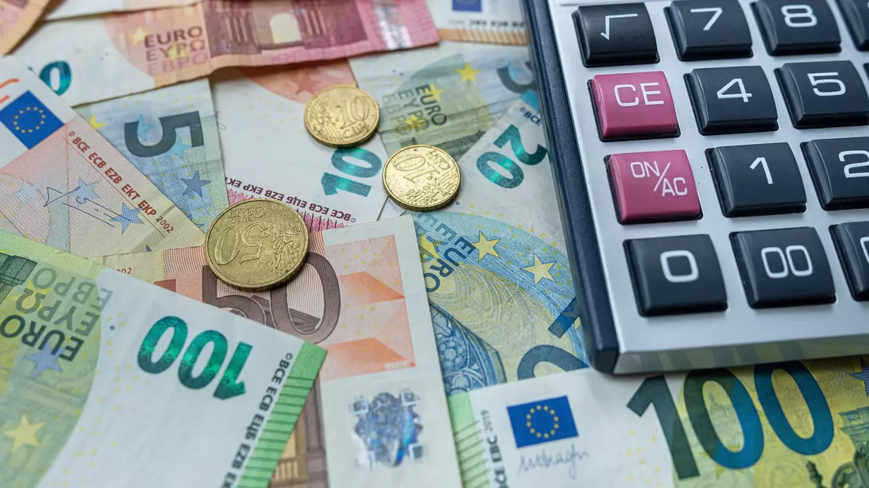 Romania a terminat 2024 cu un deficit bugetar apropiat de 9% din PIB. Foto: Shutterstock