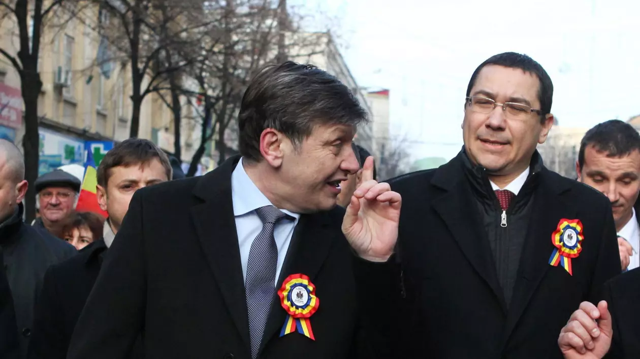 Crin Antonescu și Victor Ponta, la Iași, Ziua Unirii - 2013. Foto Hepta