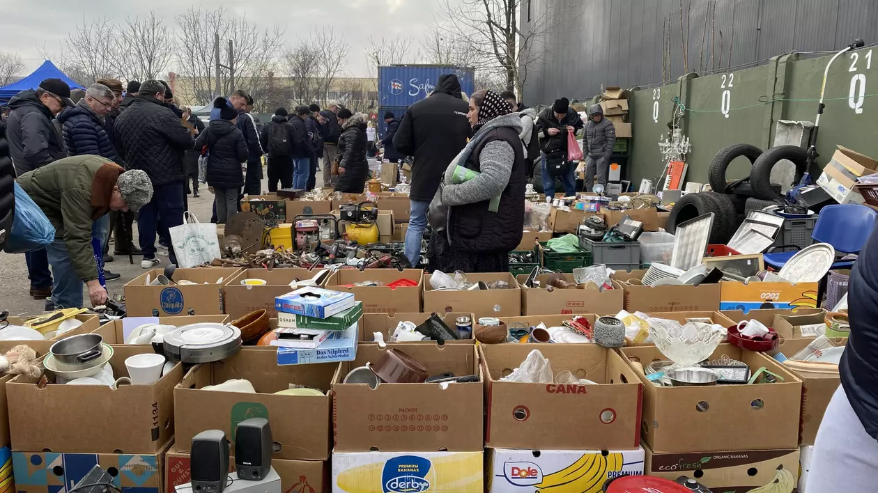 Reportaj în târg. La cel de vechituri de la Valea Cascadelor, din sectorul 6, București. FOTO: Libertatea