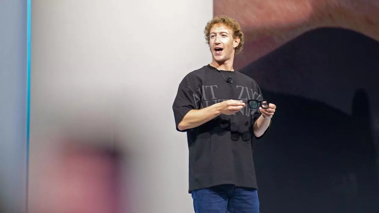 Mark Zuckerberg, CEO al Meta, prezintă un prototip de ochelari inteligenți