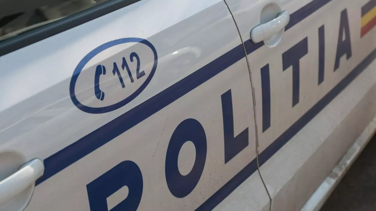 Foto cu o mașină a Poliției Române