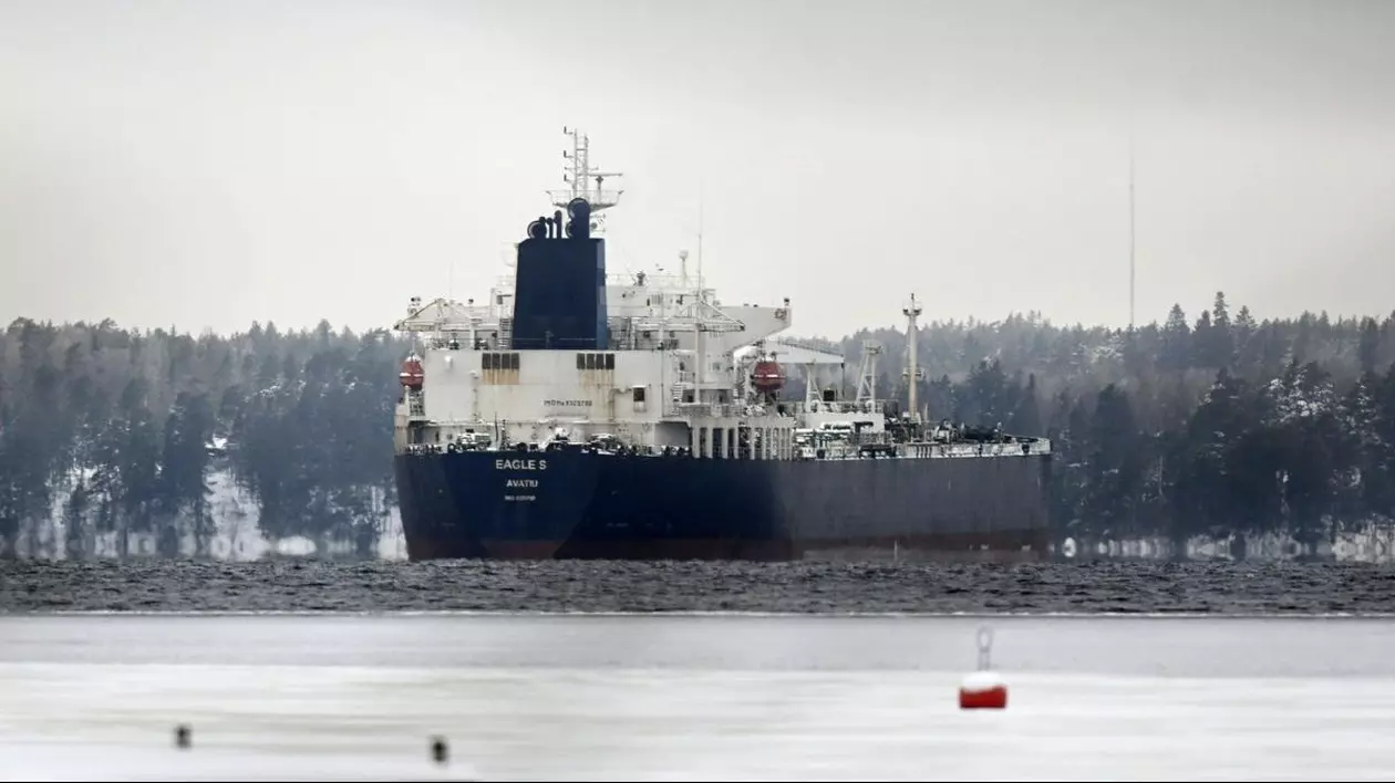 Petrolierul Eagle S, înmatriculat în Insulele Cook, a ancorat lângă portul Kilpilahti din Porvoo, Finlanda