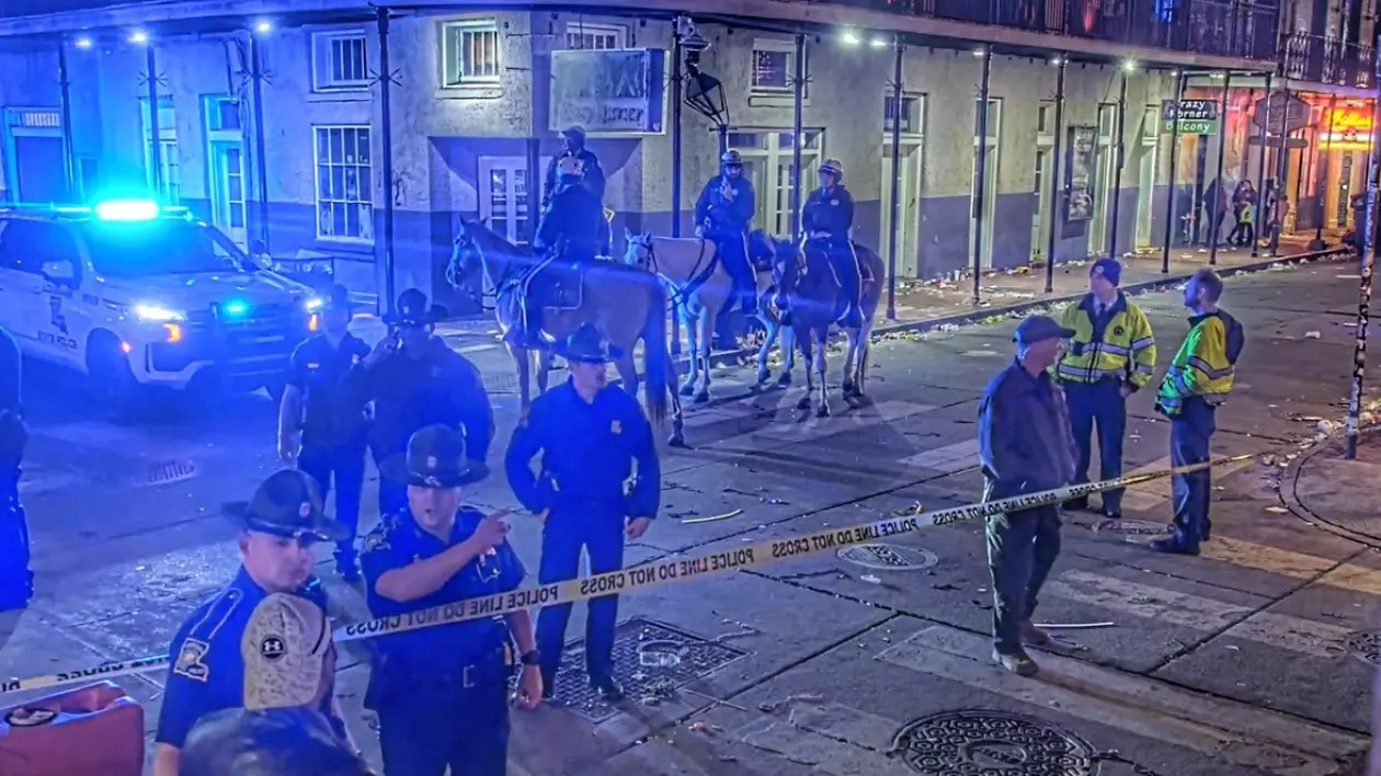 LIVETEXT Cel puțin 10 morți pe o stradă unde se celebra Anul Nou. O mașină a intrat în mulțime, apoi șoferul s-a dat jos și a deschis focul, la New Orleans, în Statele Unite / FBI a identificat suspectul ca fiind din Texas