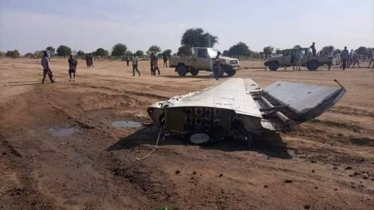 O bucată dintr-un avion Antonov 26 prăbușit la 8 februarie 2022, în Sudanul de Sud.