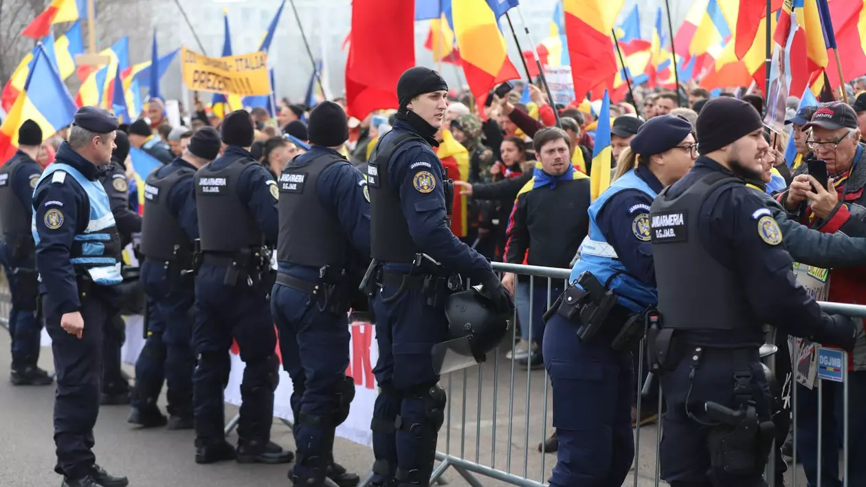 Ce le cere AUR oamenilor pe care i-a chemat duminică la protest, în Piața Universității: „Cel puţin 30.000 de români”