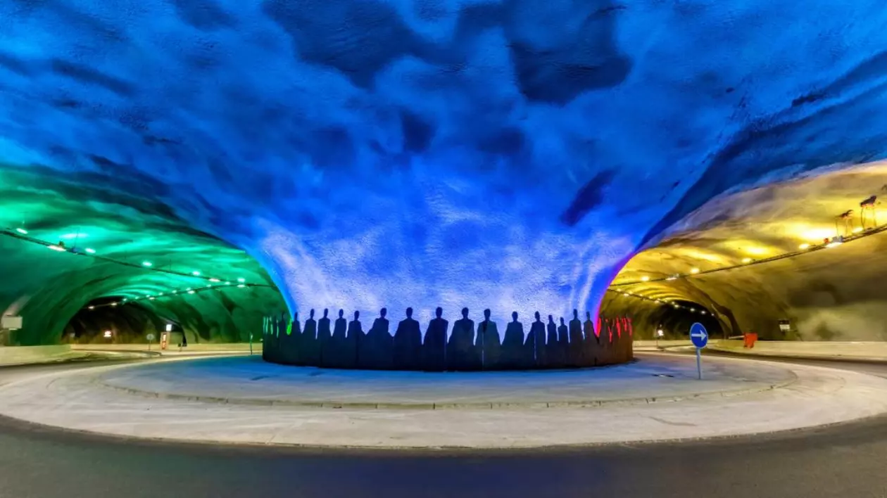 Singurul sens giratoriu subacvatic din lume, supranumit „meduza”, a devenit atracție turistică