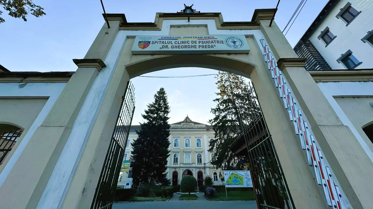 Infirmierul care a abuzat pacientele la Spitalul de Psihiatrie Sibiu a dat în judecată instituția după ce a fost suspendat