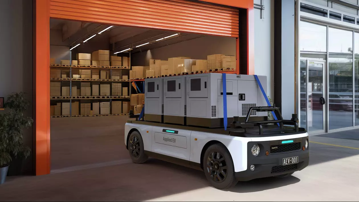O mașină robot la intrarea într-un depozit