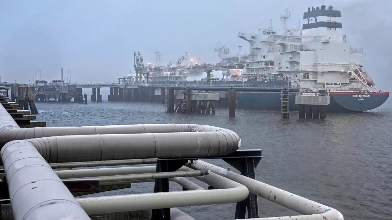 Nava FSRU (Floating Storage and Regasification Unit) "Hoegh Esperanza"
