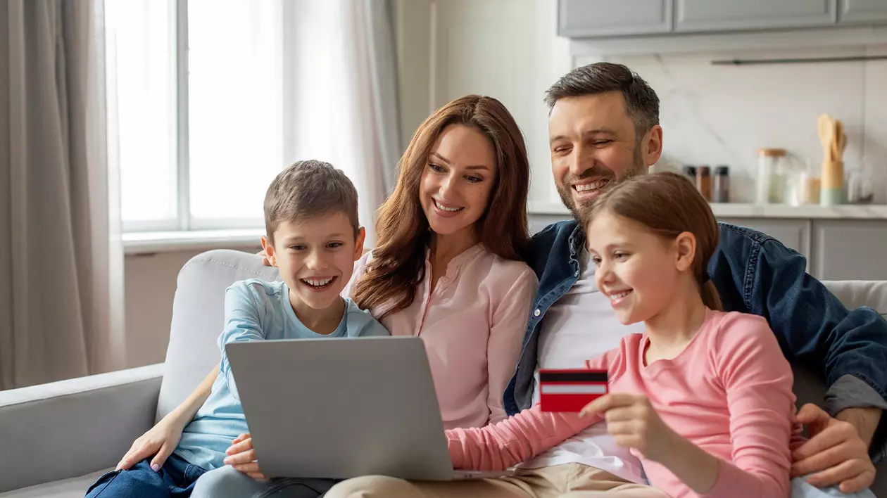5 carduri suplimentare, 0 taxe de emitere: CardAvantaj este pentru întreaga familie