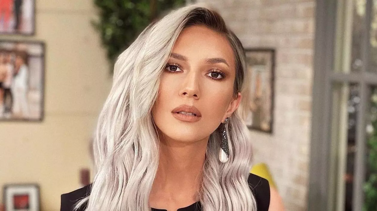 Adela Popescu