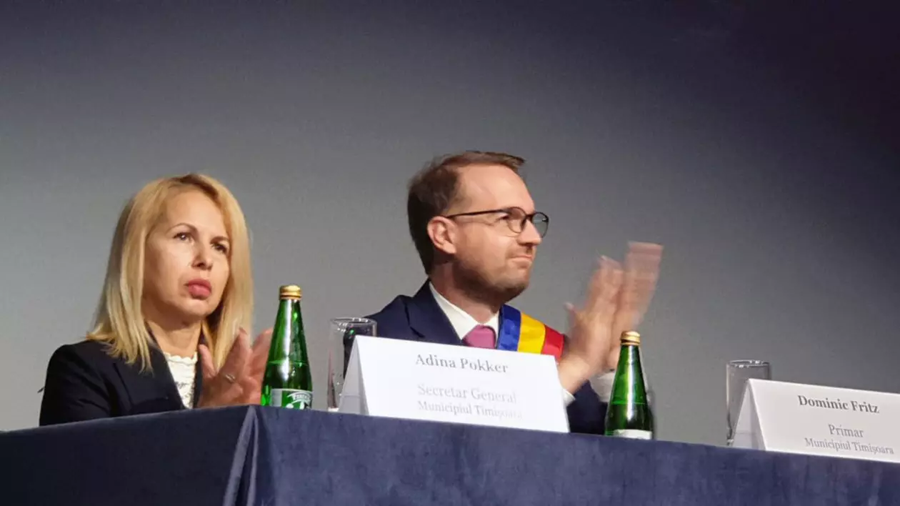 adina pokker si dominic fritz la o conferință de presă