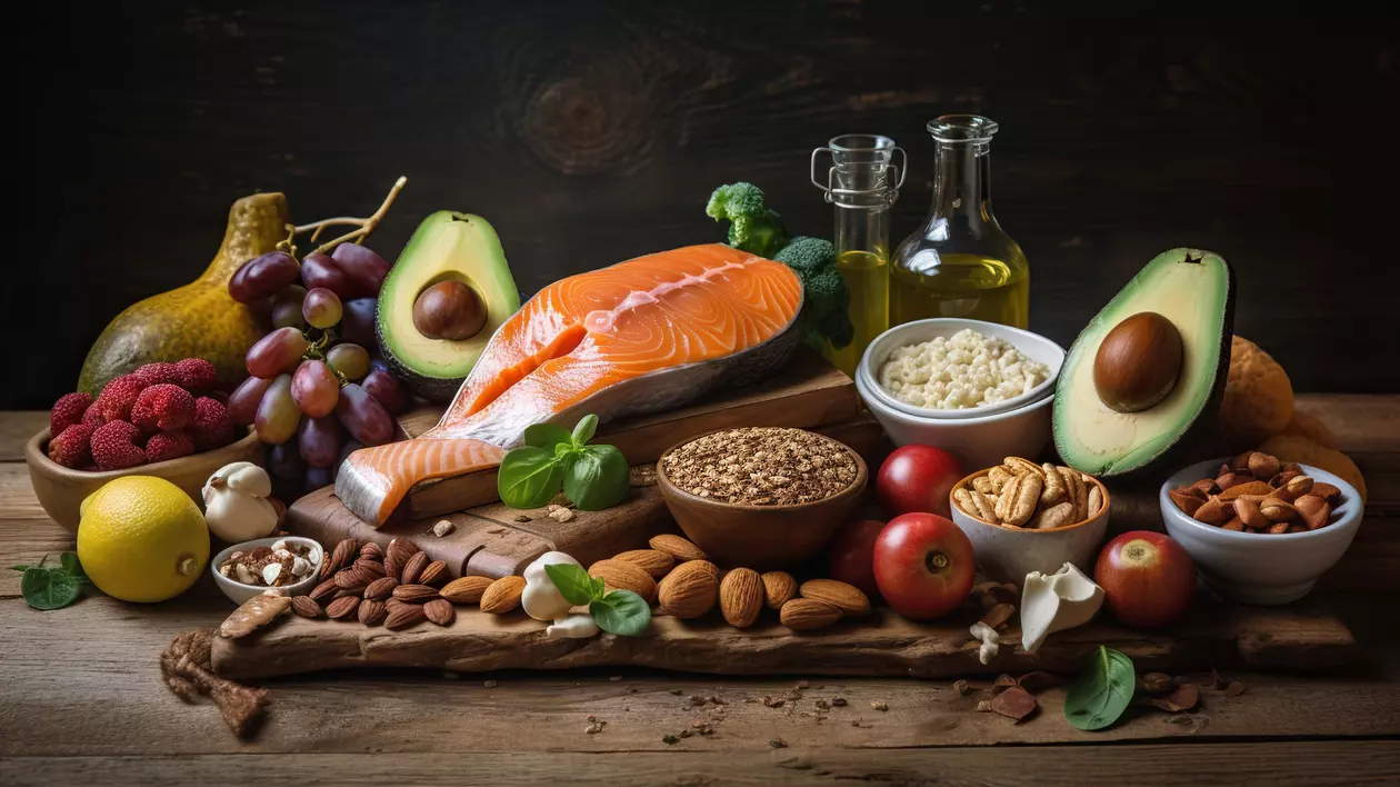 Poză cu alimente bogate în acizi grași Omega-3, precum avocado, somon și nuci