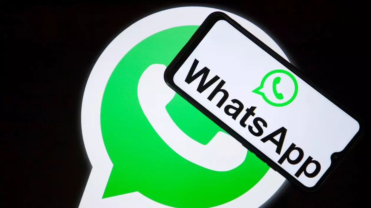 8 februarie 2025, India: În această ilustrație foto, sigla WhatsApp este afișată pe ecranul unui telefon mobil