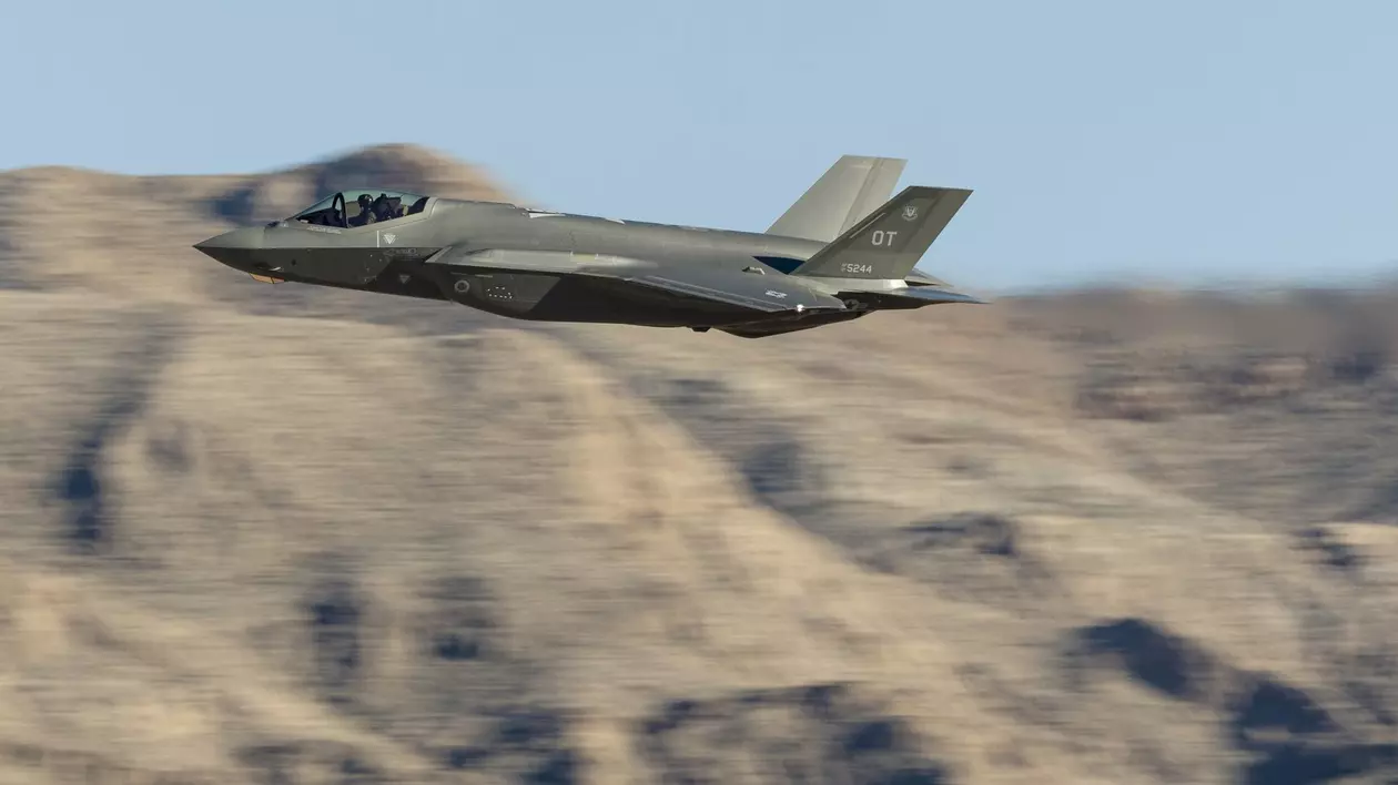 Avion F-35 in zbor