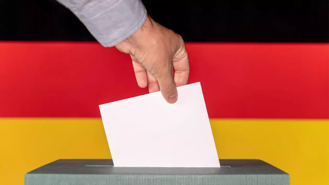 Bărbat introducând un buletin de vot într-o urnă de vot pe fundalul drapelului Germaniei