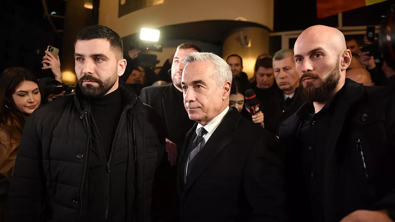 Calin Georgescu paraseste sediul ICCJ, unde s-a dezbatut recursul declarat de acesta in dosarul anularii alegerilor prezidentiale