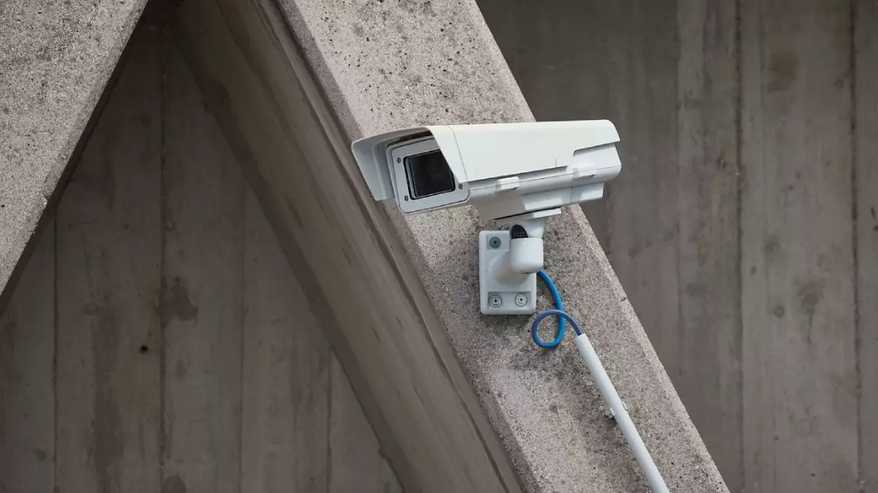 Camera de supraveghere pe o cladire, Sursă: Profimedia