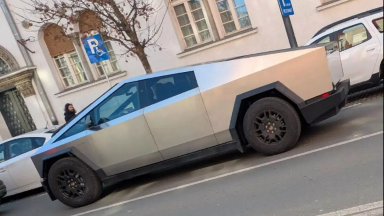 Camioneta Tesla Cybertruck a fost surprinsă pe străzile din Cluj-Napoca