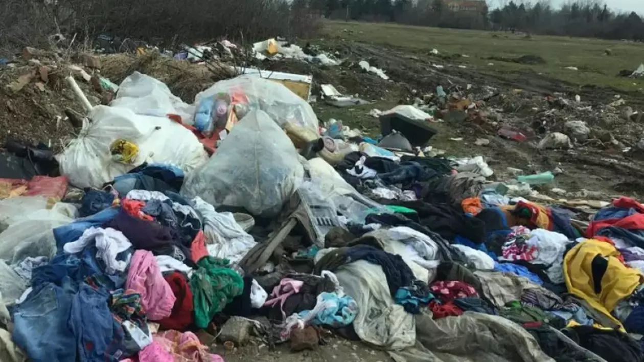 Câmp plin cu gunoaie, un adevărat focar de infecție