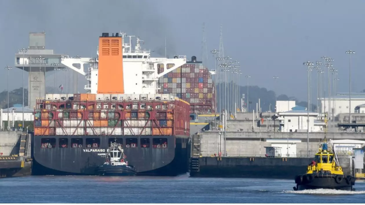 nave de transport maritim în Canalul Panama, Panama City din SUA - 13 ianuarie 2025