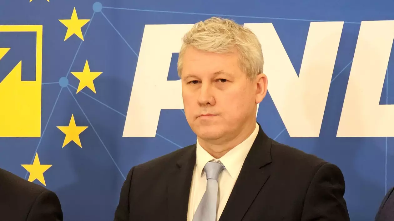 Cătălin Predoiu, imediat după ce a fost votat președinte interimar al PNL. Foto: Cristian Otopeanu / Libertatea