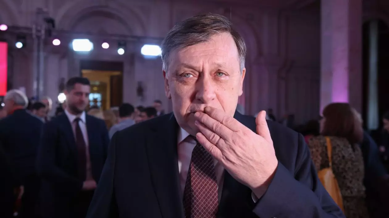 Crin Antonescu, duminică, 2 februarie 2025, la Congresul extraordinar al PSD în care i-a fost confirmată candidatura la alegerile prezidențiale din 2025