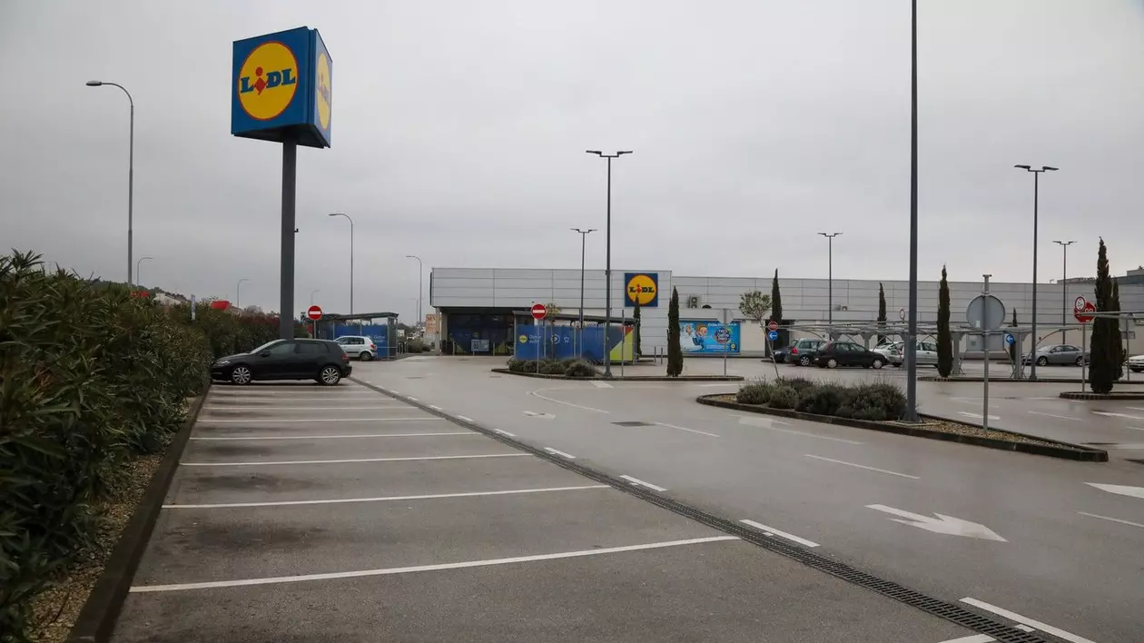 Parcare Lidl goala - 24 ianuarie 2025, Croatia, pula