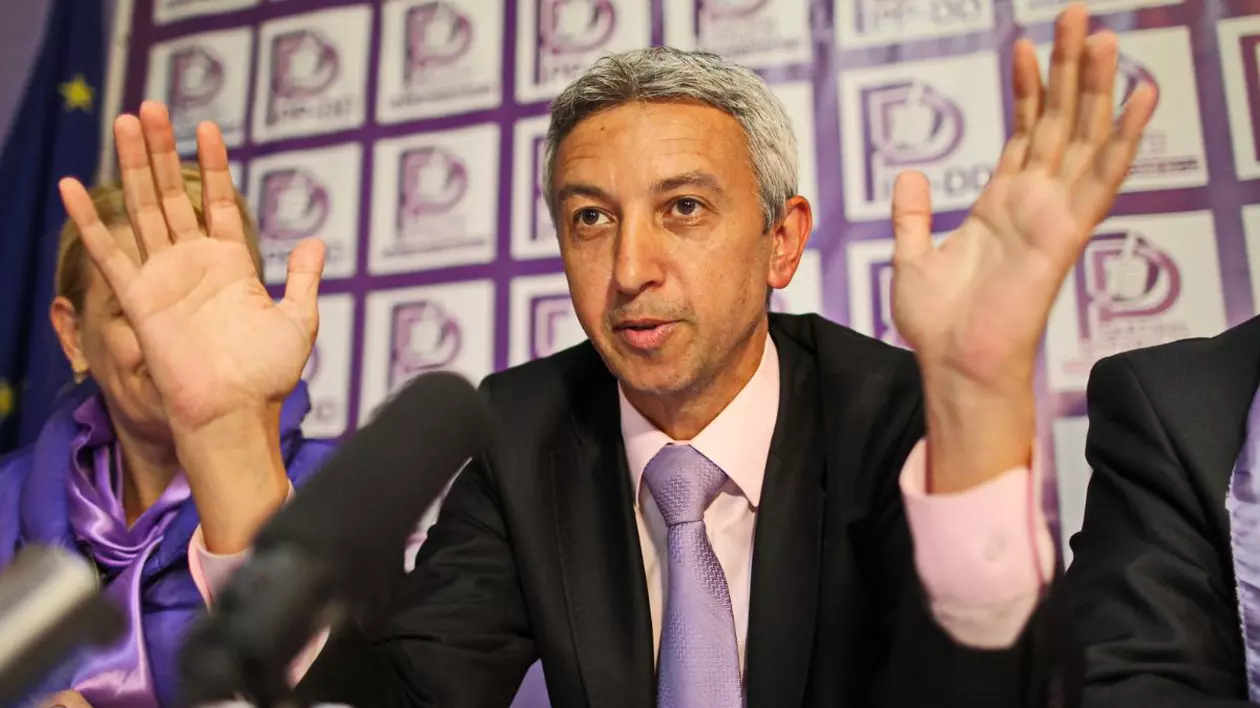 Dan Diaconescu, conferință de presă la sediul de partid PPDD, 12 mai 2014