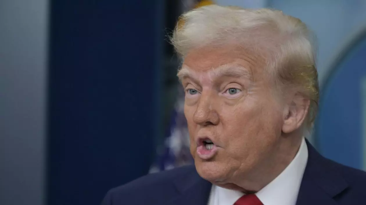 30 ianuarie 2025, Washington, Dc, Statele Unite: Președintele american Donald Trump vorbește despre dezastrul aviației în timpul unei conferințe de presă, la Brady Briefing Room/White House din Washington DC. Republicanul este îmbrăcat la costum și este nervos
