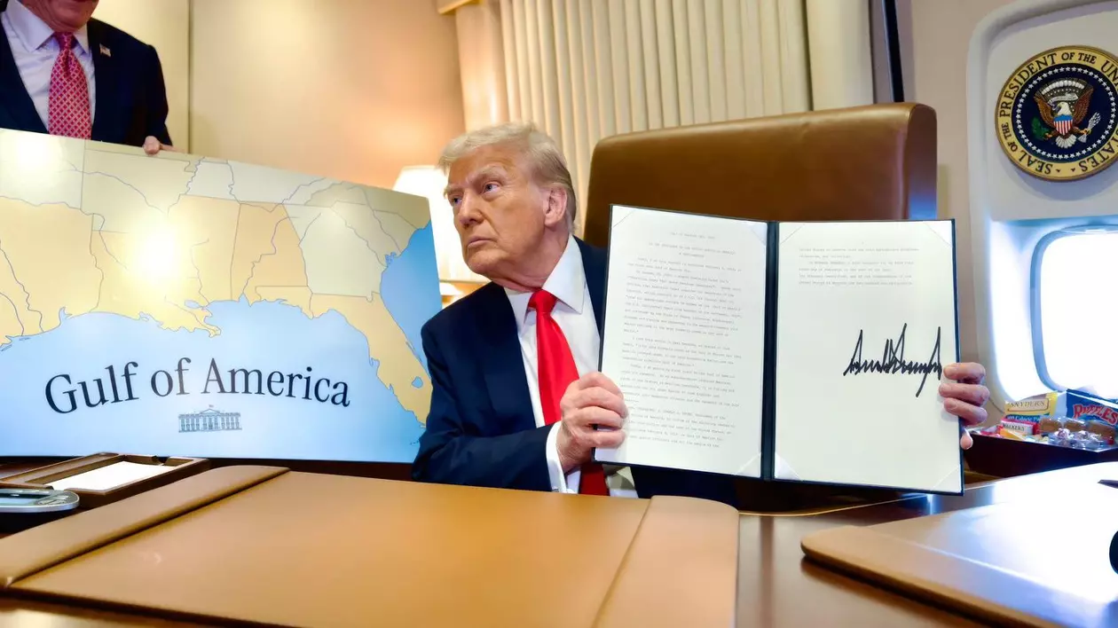 Donald Trump prezintă ordinul executiv în care proclamă 9 februarie ca „Ziua Golfului Americii” Foto: Profimedia