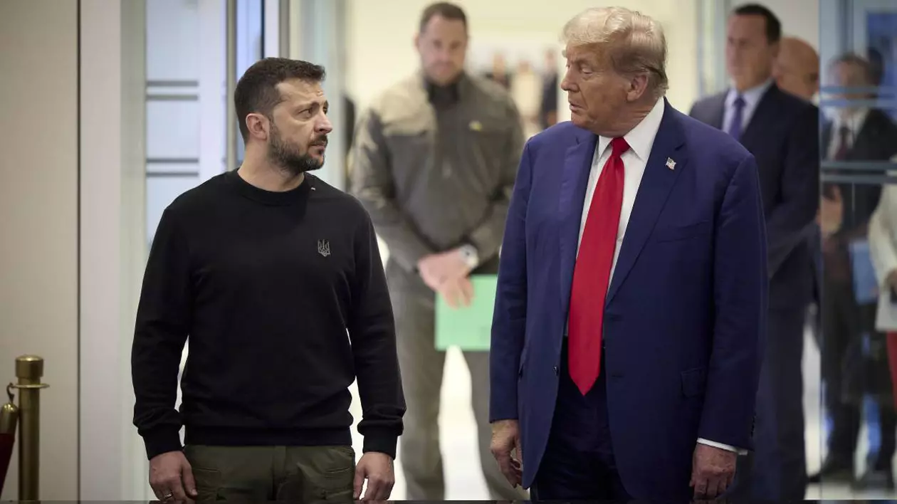 fotografie cu presedintele ucrainei volodimir zelenski in partea stanga, iar in dreapta presedintele sua donald trump