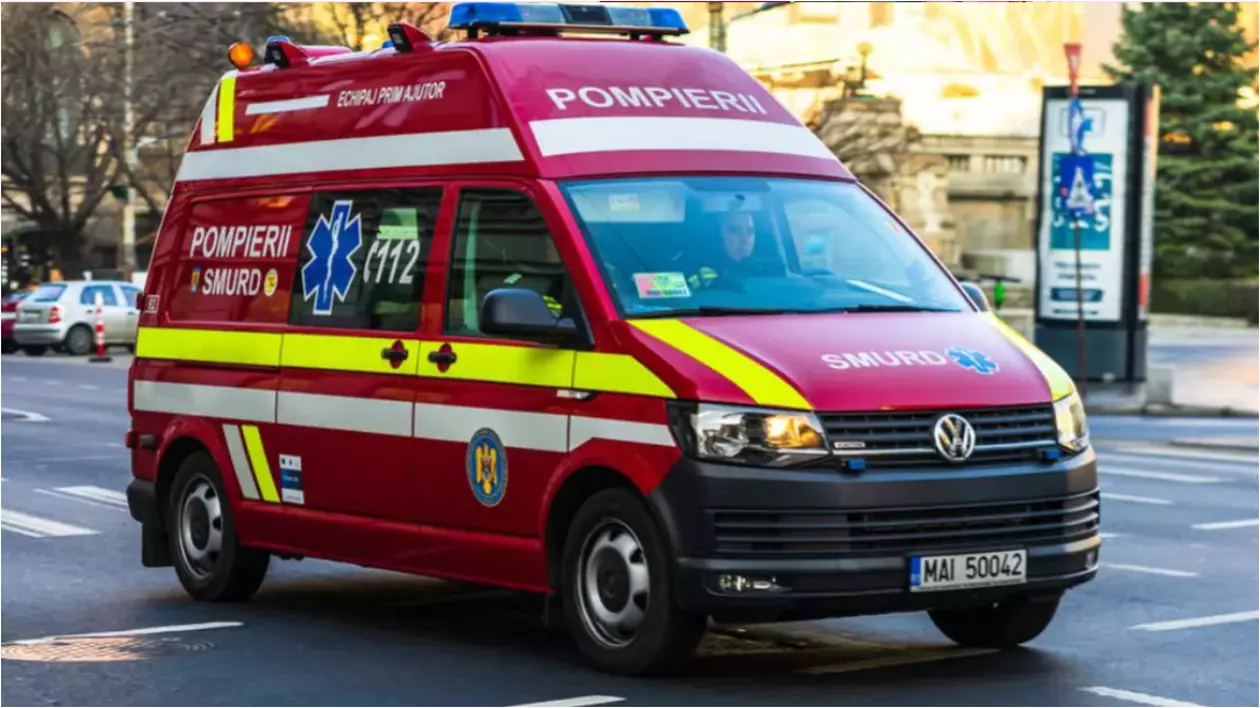 În imagine este o ambulanță SMURD