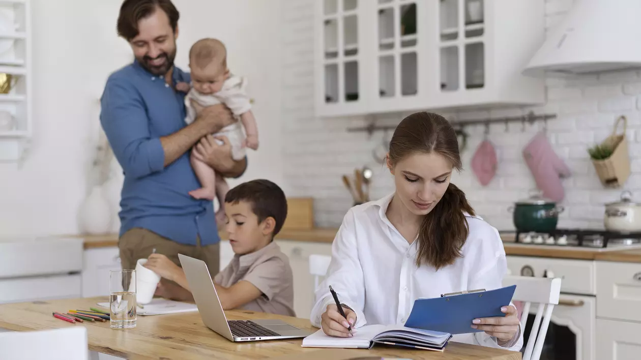 VIDEO O familie din România trebuie să cheltuiască lunar 2.070 de euro pentru un trai normal. Standardul de viață s-a dublat în ultimii 10 ani