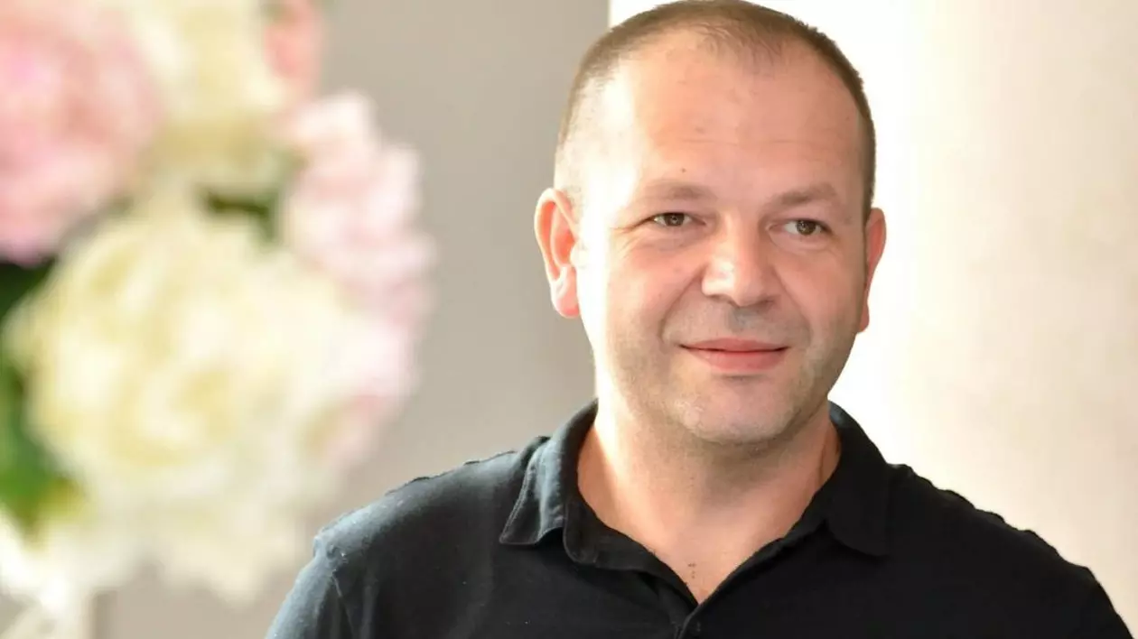 Felician Mureșan era un tenor apreciat. În poză apare îmbrăcat cu un tricou negru