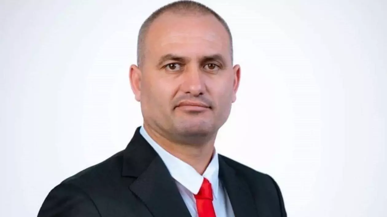 Florin Petre este primar al comunei Crevedia din județul Dâmbovița din 2016