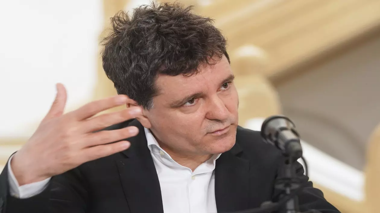 Nicuşor Dan prezintă raportul său de activitate ca primar general