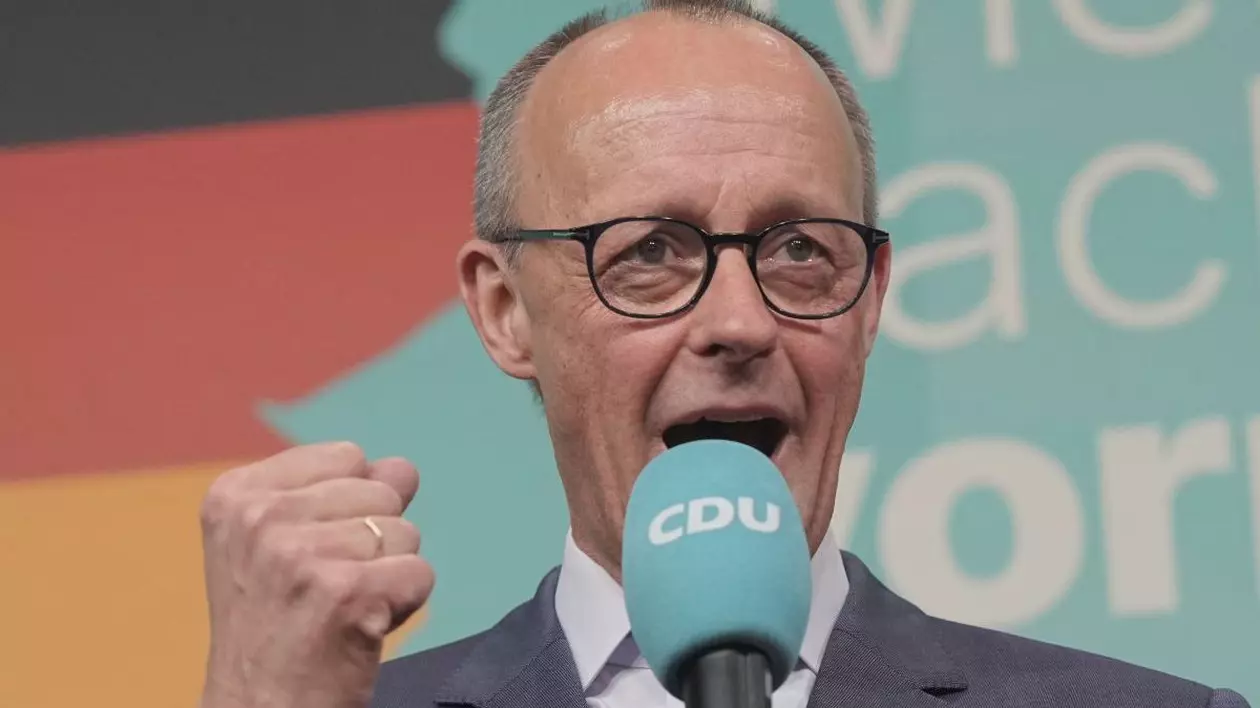23 februarie 2025, Berlin: Friedrich Merz, președinte și candidat la funcția de cancelar al Uniunii Creștin Democrate (CDU), vorbește la sediul partidului, Casa Konrad Adenauer, după prognoza alegerilor federale germane pentru cel de-al 21-lea Bundestag