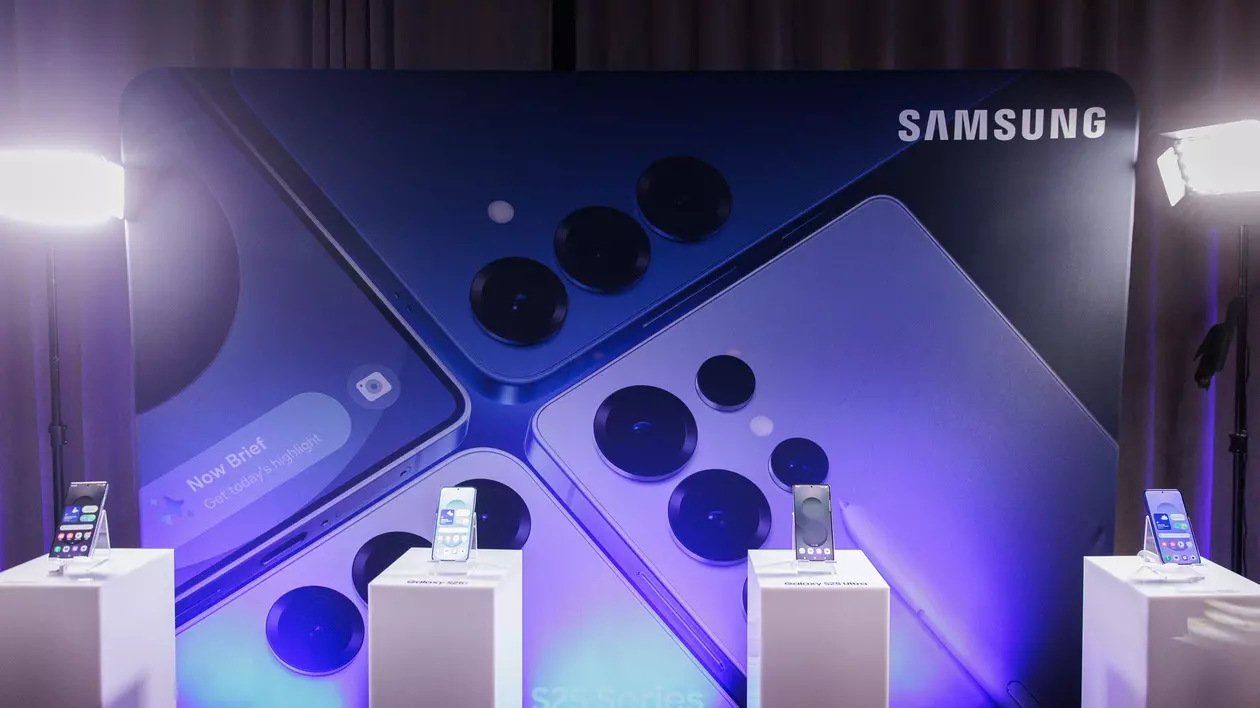 Toate telefoanele Samsung din seria Galaxy S25, în timpul evenimentului de prezentare.